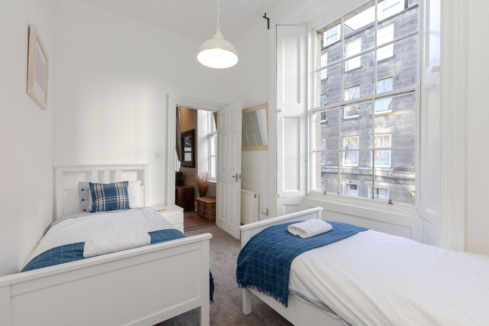 Traditional 3 Bedroom Quiet Duplex Flat By High St, Trams And Buses - Just 1-5 Miles To Centre Edimburgo Exterior foto