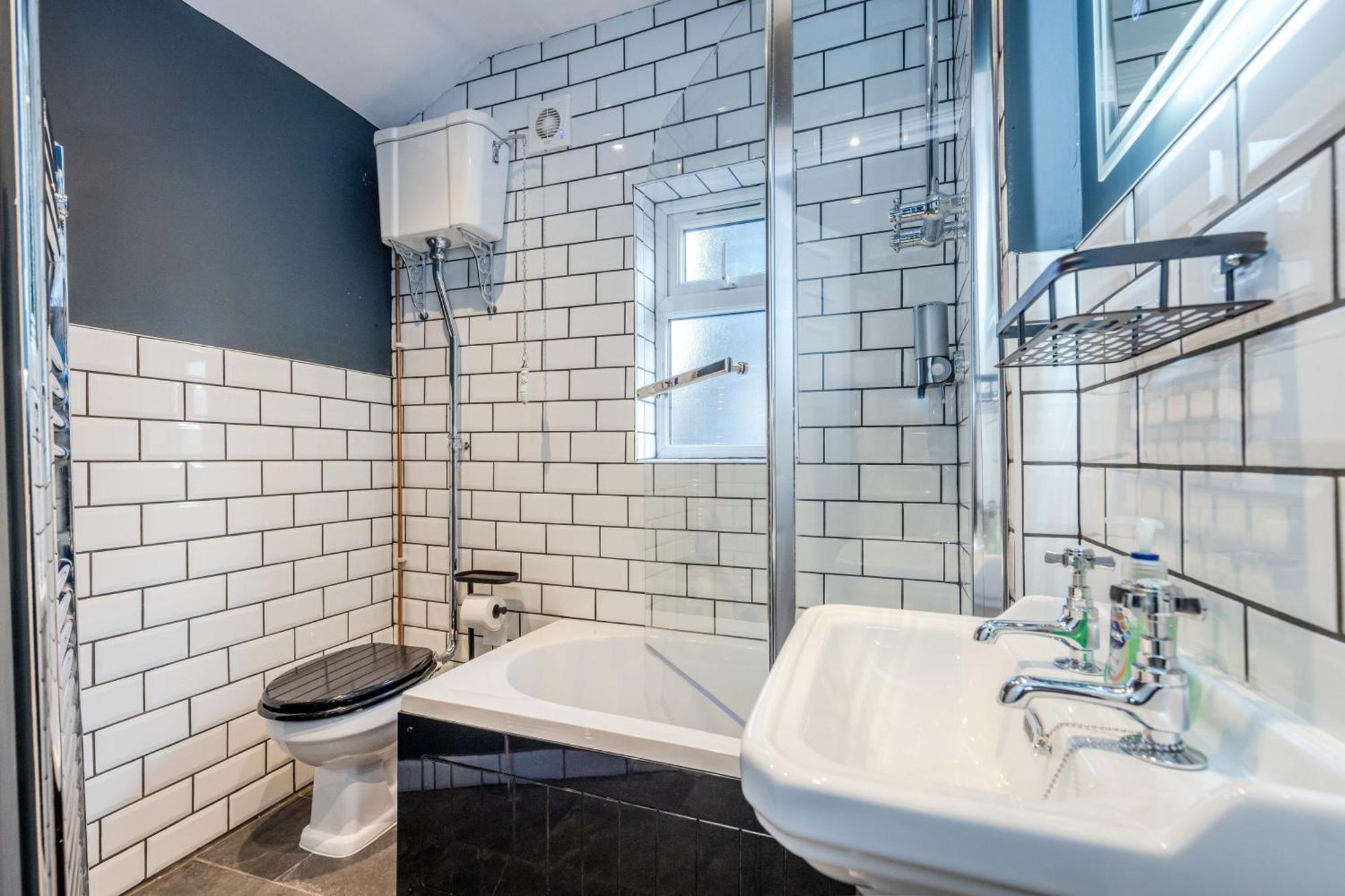 Traditional 3 Bedroom Quiet Duplex Flat By High St, Trams And Buses - Just 1-5 Miles To Centre Edimburgo Exterior foto