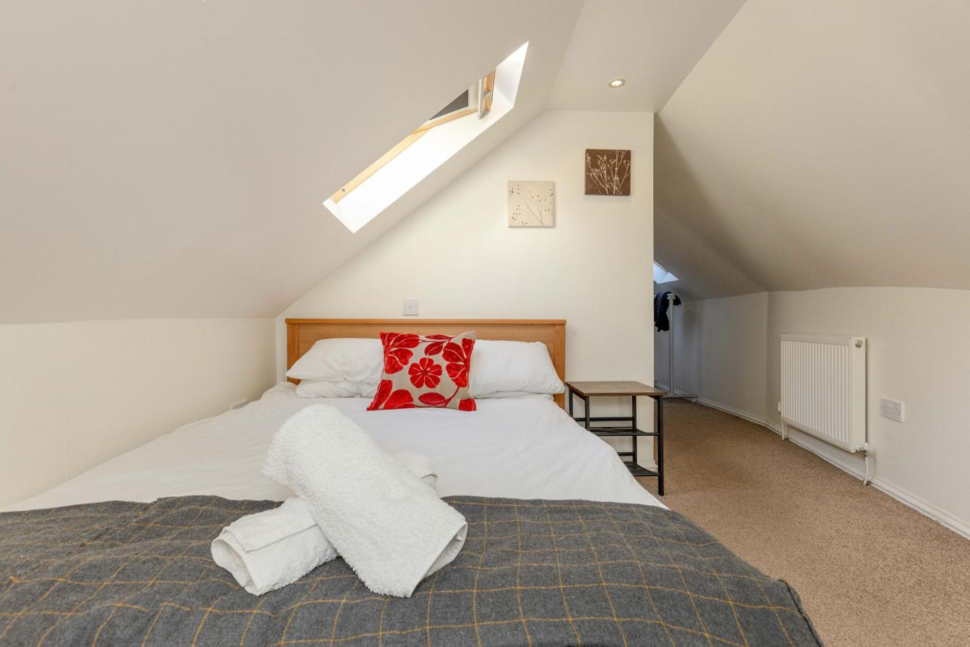 Traditional 3 Bedroom Quiet Duplex Flat By High St, Trams And Buses - Just 1-5 Miles To Centre Edimburgo Exterior foto