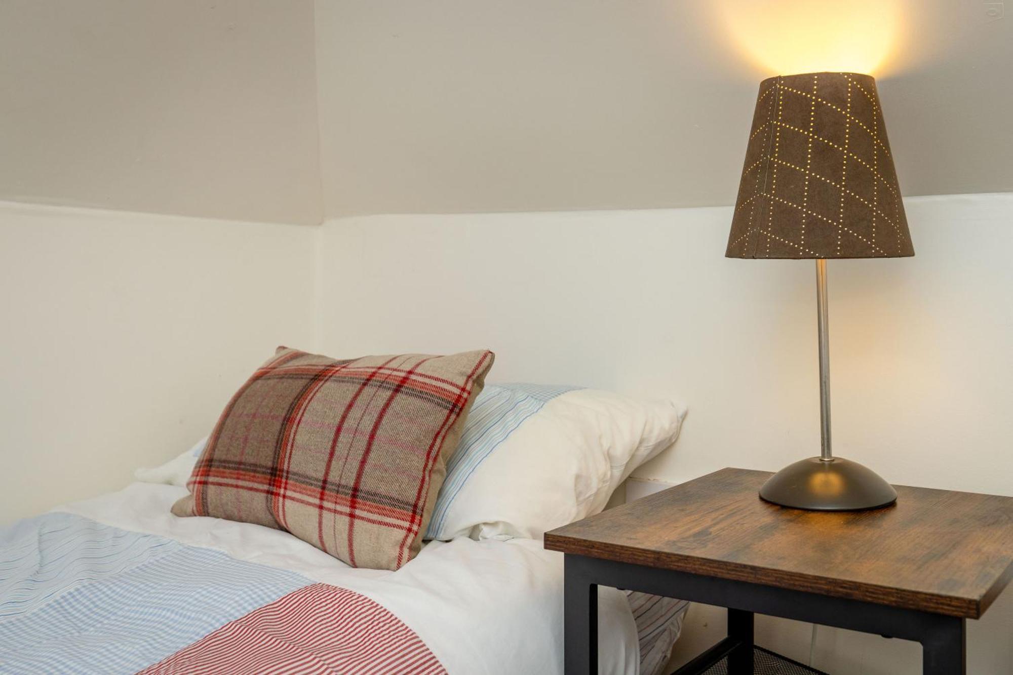 Traditional 3 Bedroom Quiet Duplex Flat By High St, Trams And Buses - Just 1-5 Miles To Centre Edimburgo Exterior foto