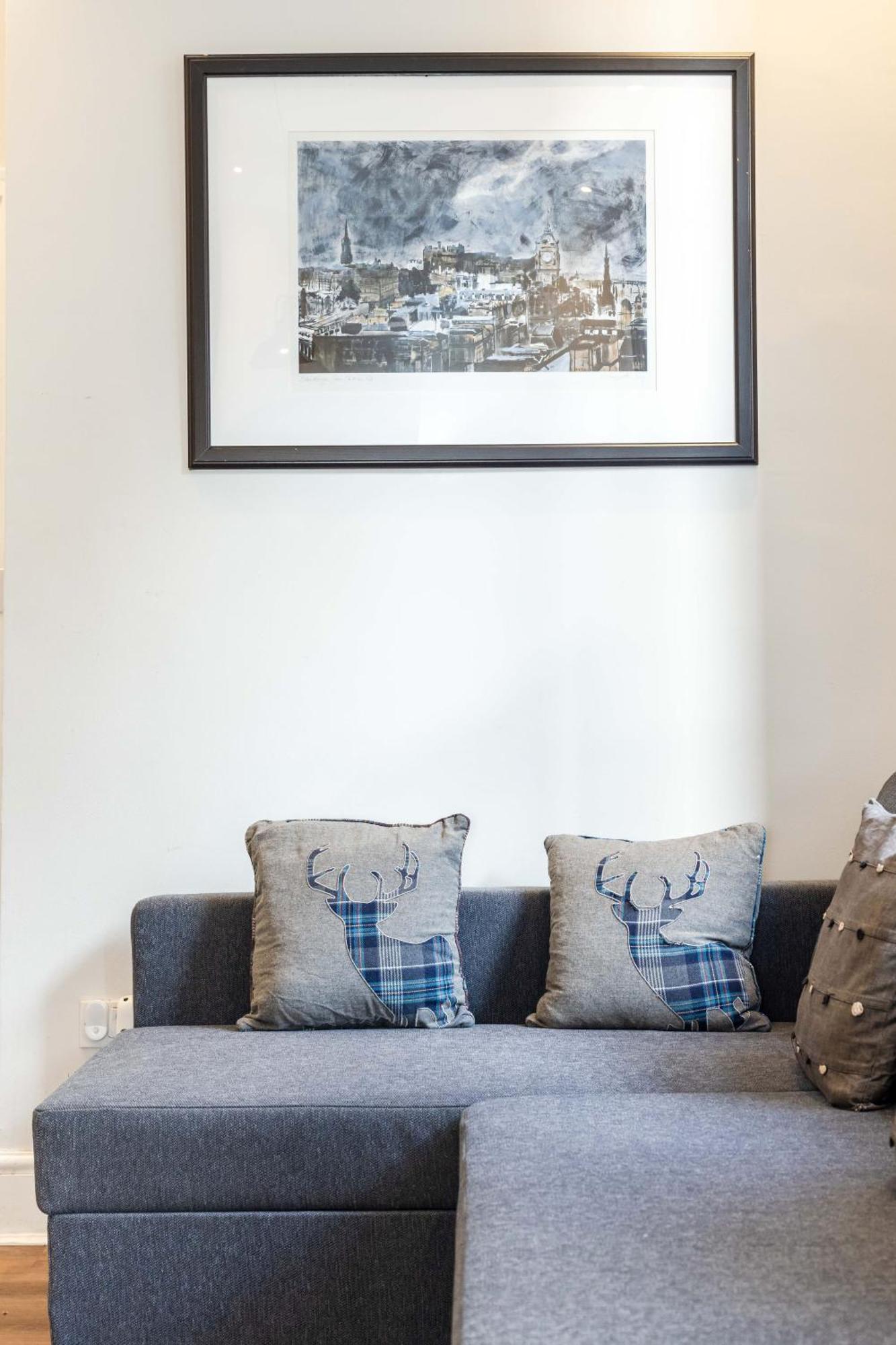 Traditional 3 Bedroom Quiet Duplex Flat By High St, Trams And Buses - Just 1-5 Miles To Centre Edimburgo Exterior foto